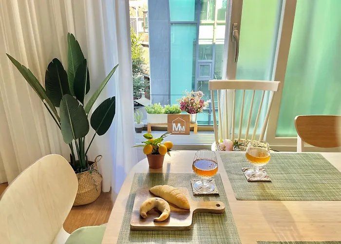 Moment Stay, Airport Railroad, Hongik Station 1 Stop , Travel Appartement Séoul
