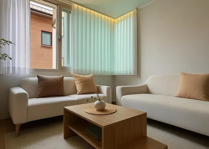 Moment Stay, Airport Railroad, Hongik Station 1 Stop , Travel Appartement Séoul